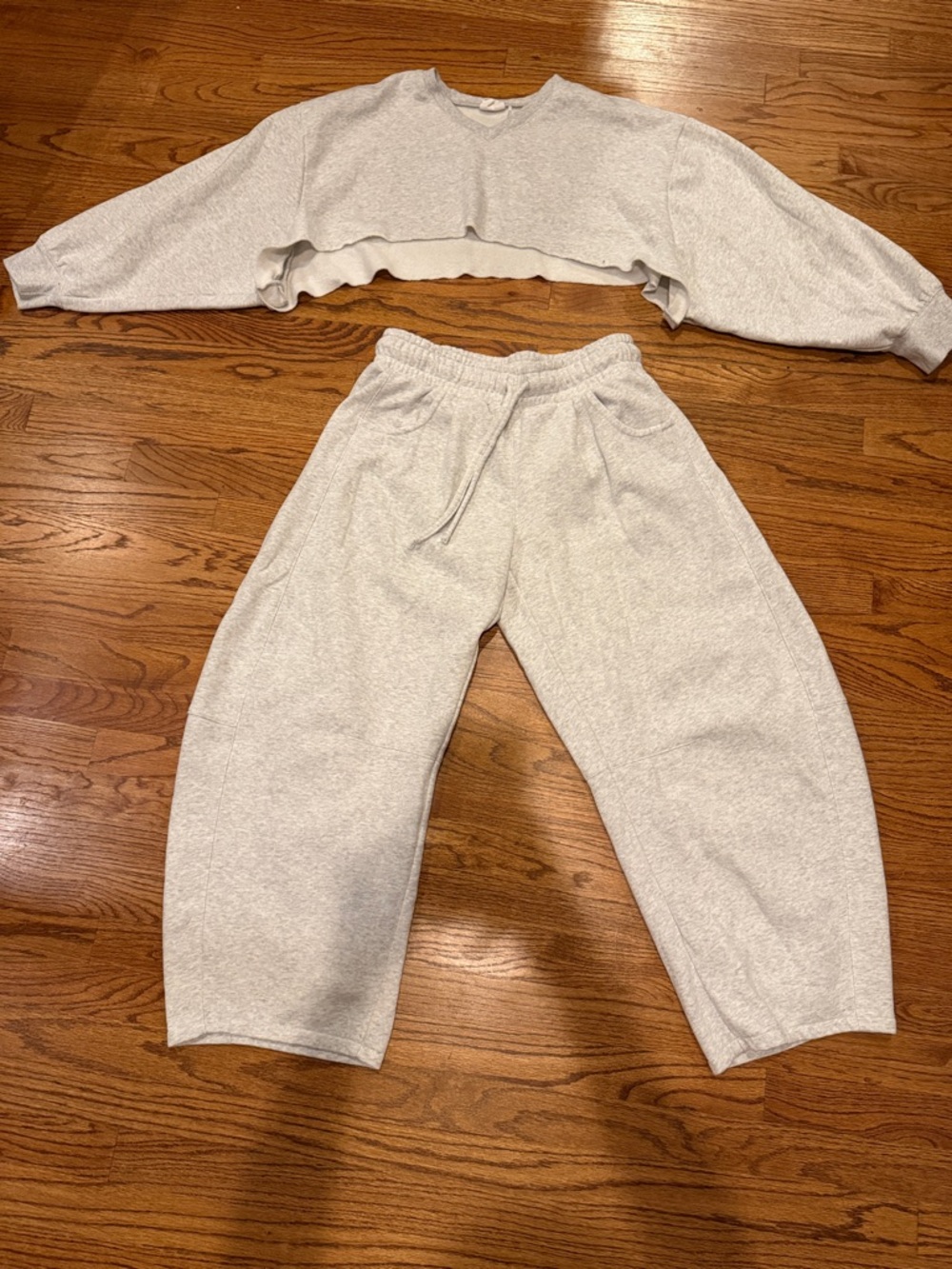 Cropped Heather Gray Sweatshirt and Drawstring Sweatpants Set, Size Small